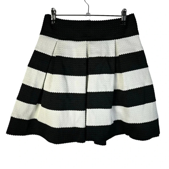 Xhilaration Black & White Textured Stripe A-Line Mini Skirt L - Picture 2 of 3